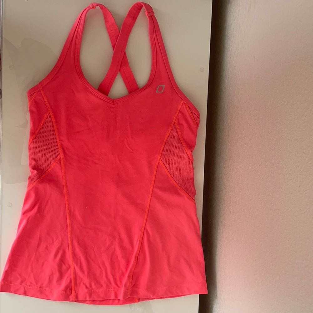 Lorna Jane active top